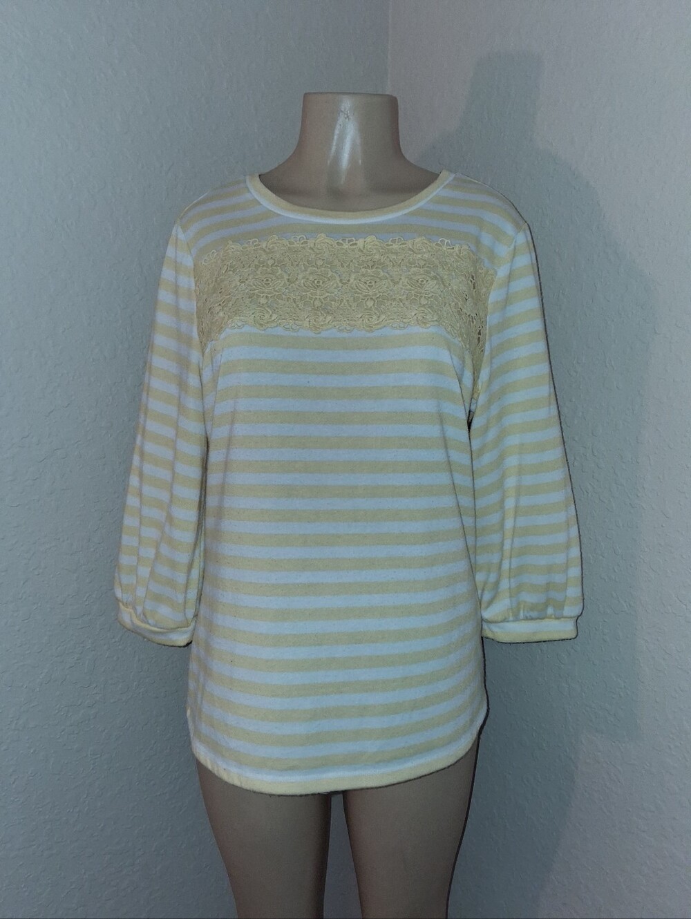 BASIC EDITIONS YELLOW AND WHITE STRIPED TOP SZ LG